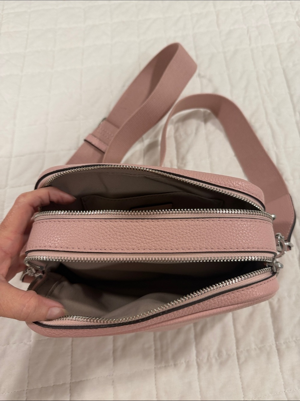Michael Kors Blush Pink Leather Crossbody Camera Bag with Chain Detail - Picture 3 of 4